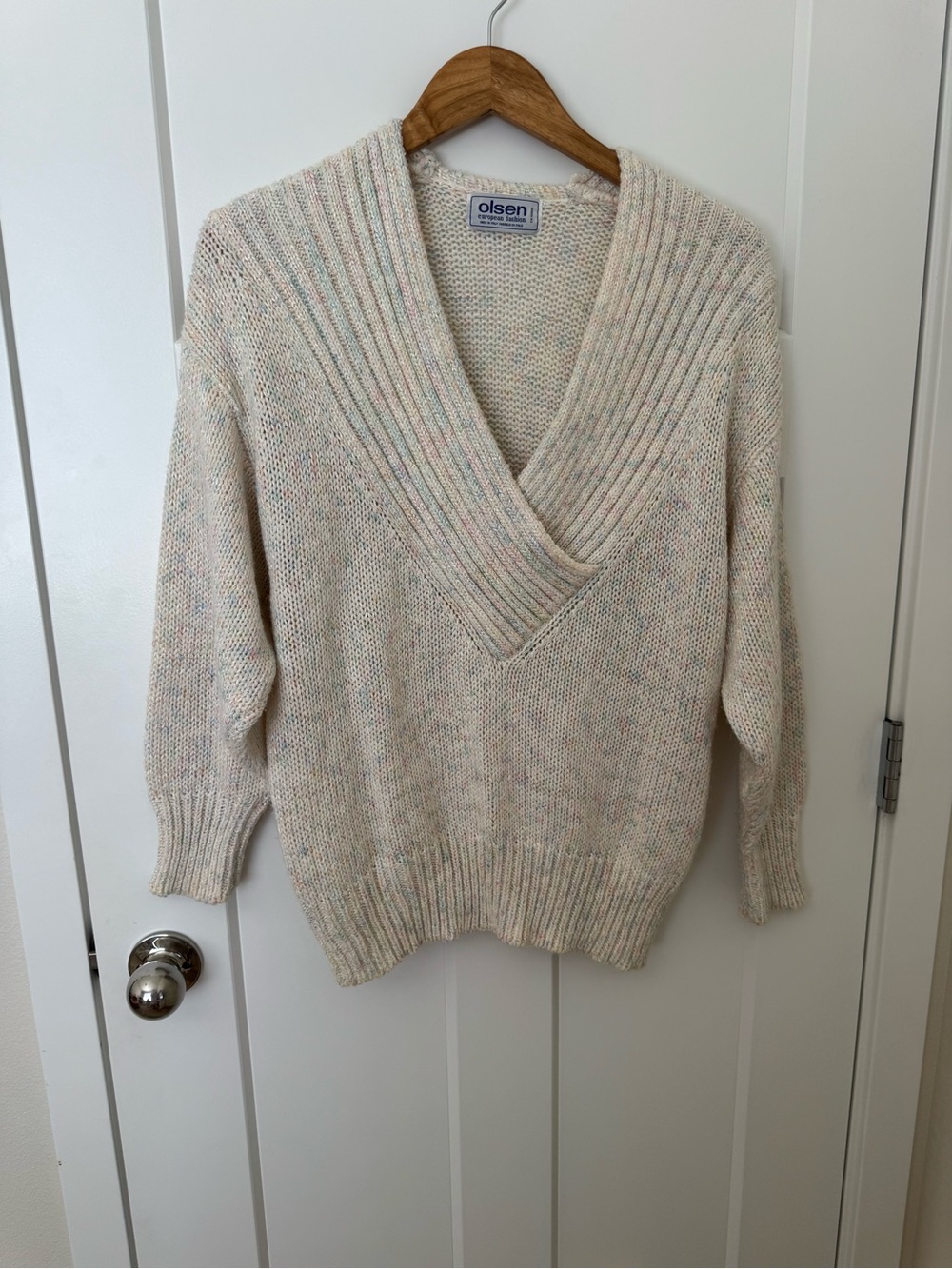 Vintage Olsen European Italian Cream Pastel Speckled V-Neck Pullover Sweater